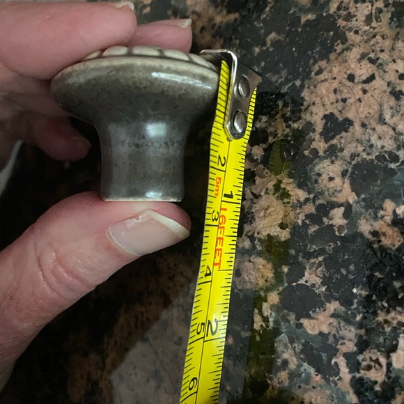 14 Amerock cabinet knobs - Picture 5 of 6